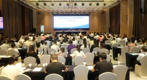 九游真人娱乐网:公共通道树木被砍成“秃头”追寻：毁绿者被行政处罚美化带已修正